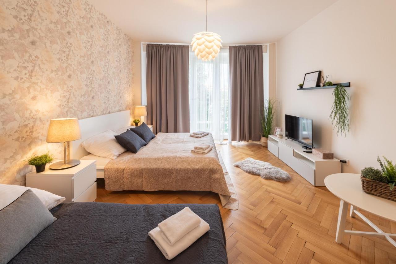 Luxury Apartment In Prime Location Prague Exterior photo